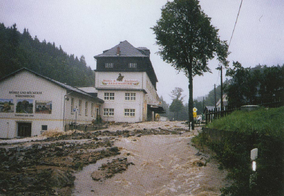 Im August 2002 ließ die Jahrhundertflut die Müglitz und den Bärenhecker Bach zu reißenden Wasserströmen anschwellen
